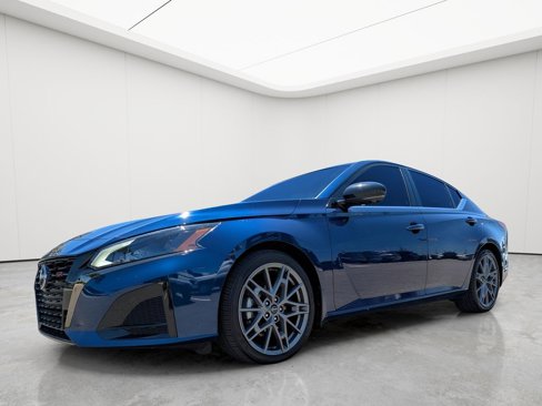 Used 2023 Nissan Altima 2.0 SR image 3