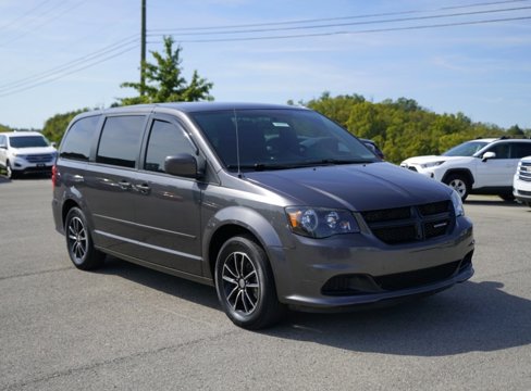 Used 2017 Dodge Grand Caravan SE image 3