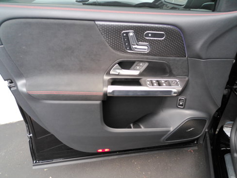 Certified 2024 Mercedes-Benz GLB 250 image 10