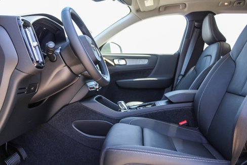 Used 2024 Volvo XC40 B5 Plus w/ Climate Package image 17