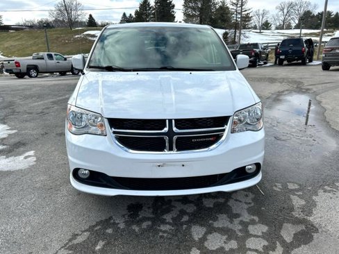 Used 2019 Dodge Grand Caravan SXT image 2