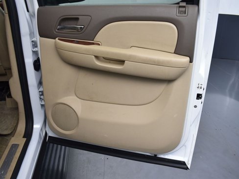 Used 2013 Chevrolet Suburban LTZ image 21