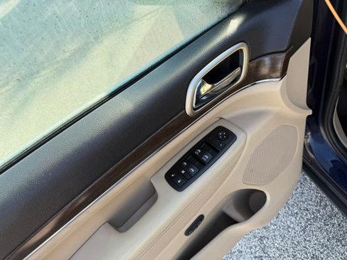 Used 2014 Jeep Grand Cherokee Limited image 19