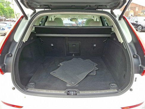 Used 2023 Volvo XC60 B5 Plus image 26