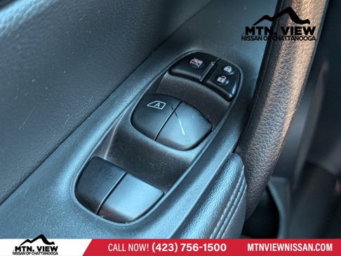 Used 2018 Nissan Rogue SV image 13
