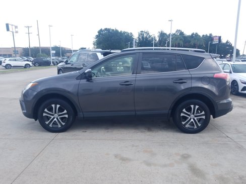 Used 2017 Toyota RAV4 LE image 4