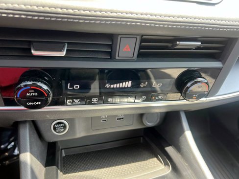 Used 2023 Nissan Rogue SV image 28