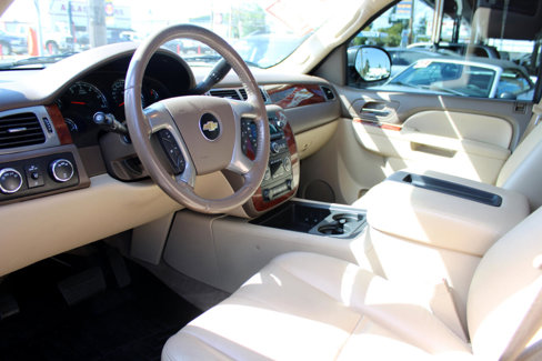 Used 2010 Chevrolet Suburban LT image 14