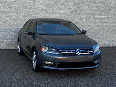 Used 2013 Volkswagen Passat TDI SEL Premium image 3