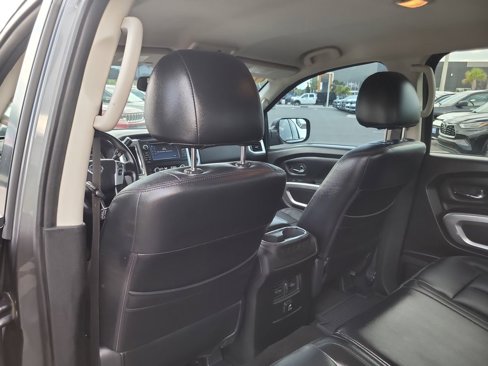 Used 2018 Nissan Titan SV w/ Chrome Package image 9