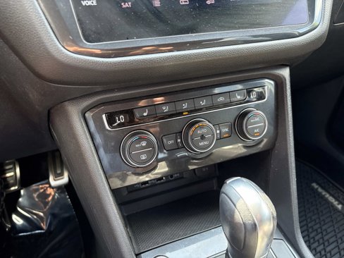 Used 2019 Volkswagen Tiguan SEL Premium R-Line w/ 3rd Row Seat Package image 23