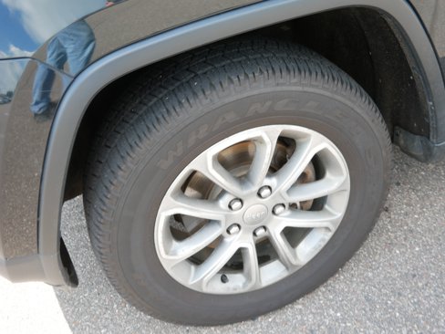 Used 2014 Jeep Grand Cherokee Limited image 16