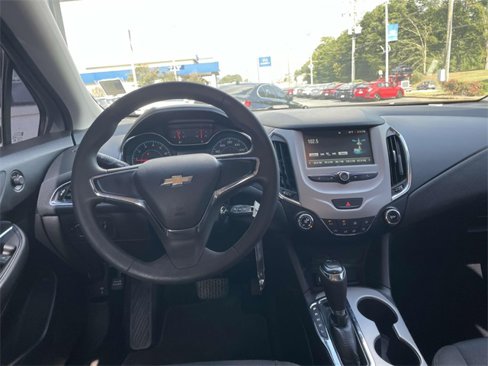 Used 2018 Chevrolet Cruze LS image 13