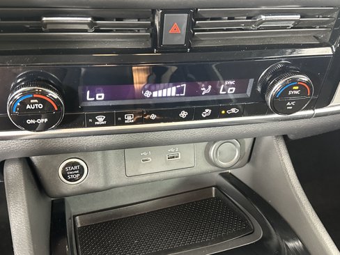 Used 2021 Nissan Rogue SV image 21