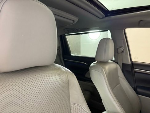 Used 2016 Toyota Highlander Limited image 33