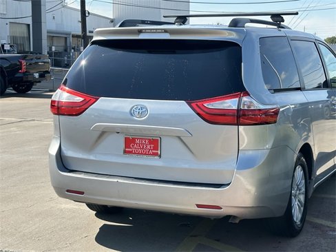 Used 2016 Toyota Sienna XLE image 7