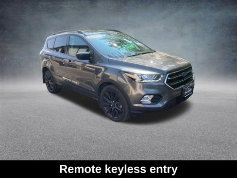 Used 2017 Ford Escape SE w/ SE Sport Appearance Package image 9