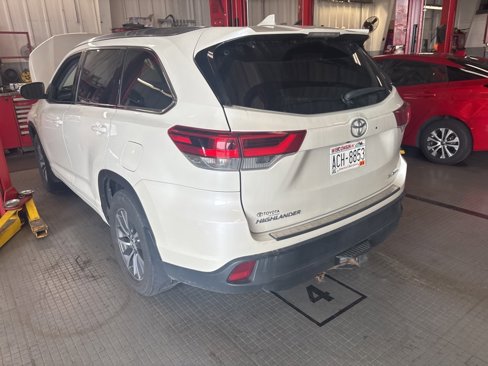 Used 2017 Toyota Highlander SE image 5