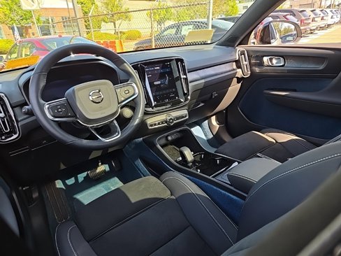 Certified 2023 Volvo XC40 Recharge Ultimate image 12