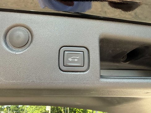 Used 2023 Chevrolet Equinox LT image 32