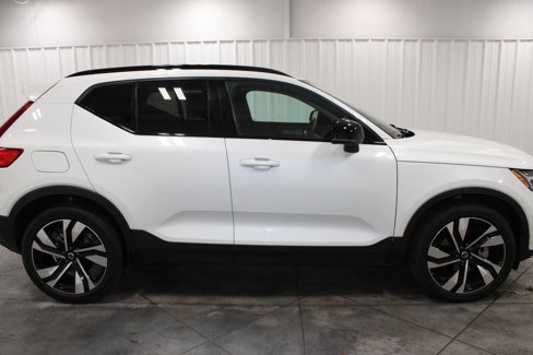 Used 2024 Volvo XC40 B5 Plus w/ Climate Package image 11