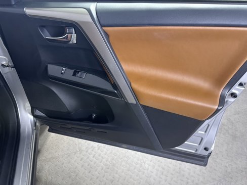 Used 2018 Toyota RAV4 Limited image 9