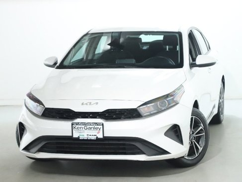 Used 2023 Kia Forte LXS image 3