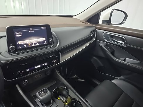 Used 2021 Nissan Rogue SV w/ Premium Package image 26