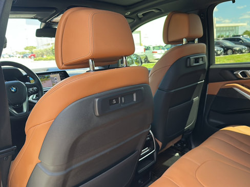 Certified 2022 BMW X5 sDrive40i w/ Luxury Seating Package image 17