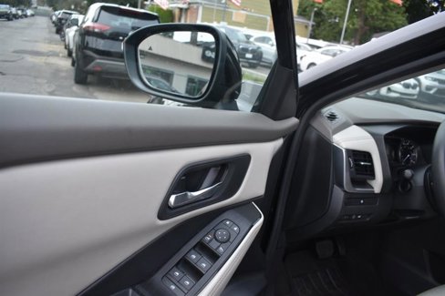 Used 2024 Nissan Rogue SV image 14