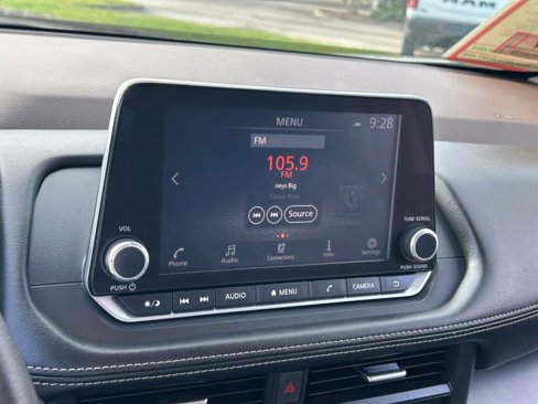 Used 2023 Nissan Rogue SV image 13