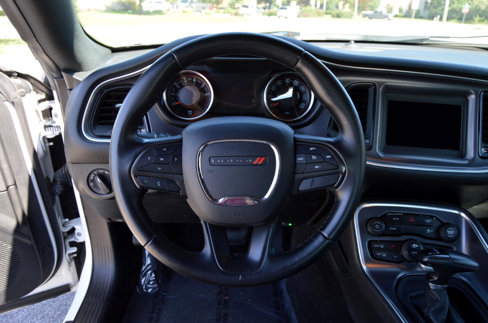 Used 2018 Dodge Challenger SXT image 9