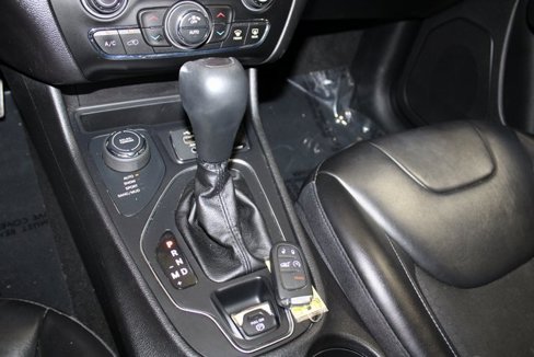 Used 2020 Jeep Cherokee Latitude Plus w/ Comfort/Convenience Group image 21