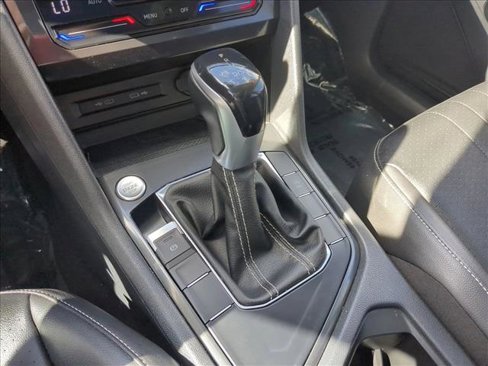 Used 2022 Volkswagen Tiguan SE image 12