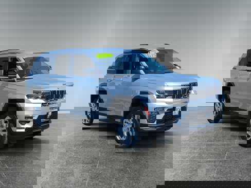 Used 2023 Jeep Grand Cherokee Limited image 14