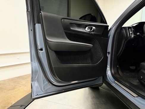 Used 2023 Volvo C40 P8 Recharge Plus w/ Climate Package image 12