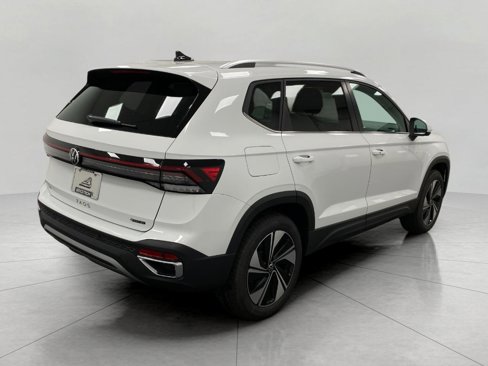 New 2025 Volkswagen Taos SE image 3