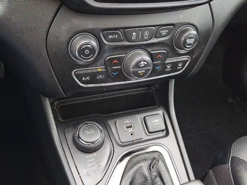 Used 2022 Jeep Cherokee Limited w/ Mopar Interior Package image 22