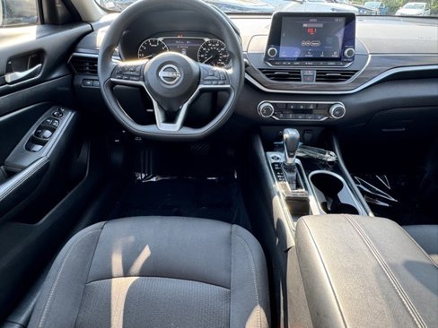 Used 2024 Nissan Altima 2.5 SV image 12