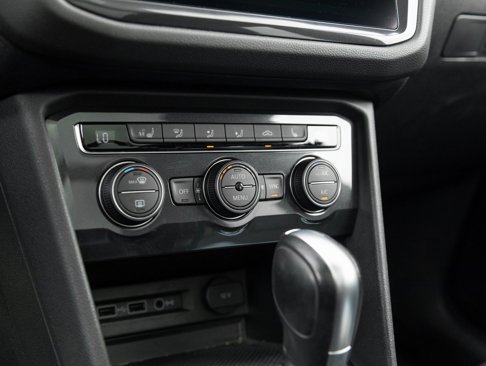 Used 2019 Volkswagen Tiguan SEL Premium R-Line image 24