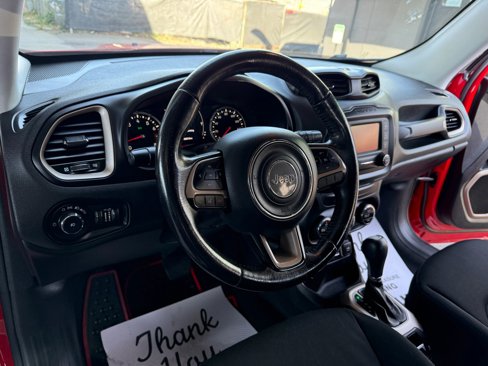 Used 2016 Jeep Renegade Latitude w/ Popular Equipment Group image 11