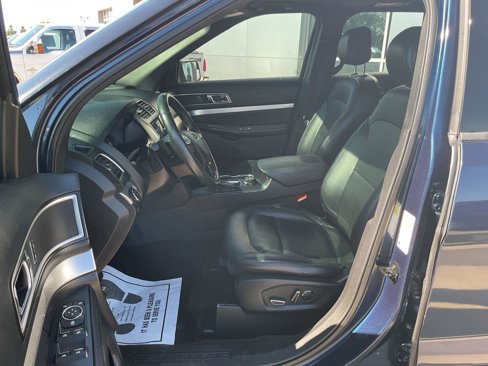 Used 2017 Ford Explorer XLT w/ Equipment Group 202A image 9
