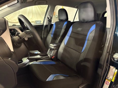 Used 2018 Toyota RAV4 LE image 3