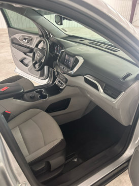 Used 2022 GMC Terrain SLE image 23