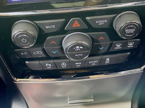 Used 2019 Jeep Grand Cherokee Altitude image 14