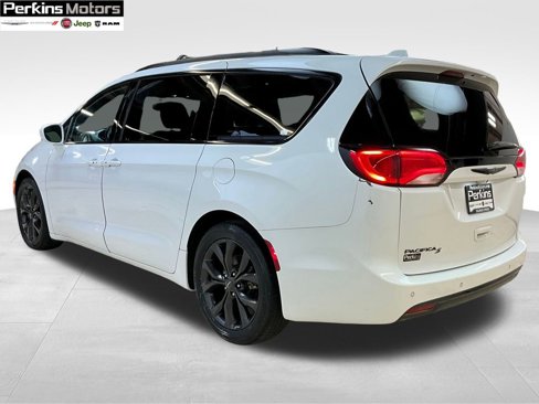 Used 2020 Chrysler Pacifica Touring w/ S Appearance Package image 4