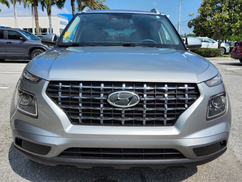 Used 2023 Hyundai Venue SEL image 2