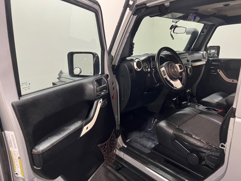 Used 2012 Jeep Wrangler Sahara image 10