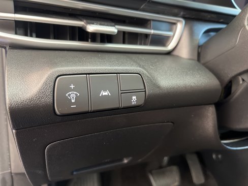 Used 2023 Hyundai Elantra SEL w/ Preferred Accessory Package image 32