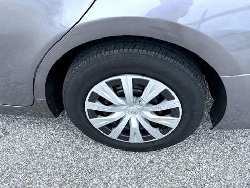 Used 2022 Toyota Camry LE image 21